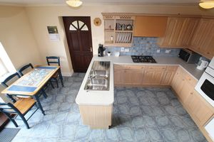 Kitchen/Breakfast Room- click for photo gallery